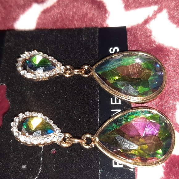 Earrings - Picture 4 of 7